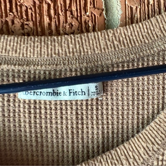 Abercrombie and Fitch Waffle Knit Tan Cropped Top Size Small - Picture 8 of 8